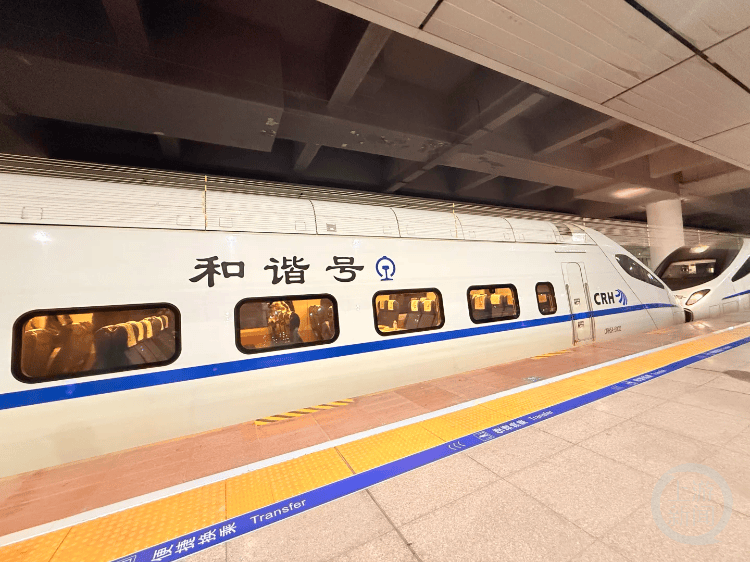 皇冠信用网在线申请
_动车车头坏了乘客被困荒野4小时？12306：强降雨致车头受损皇冠信用网在线申请
，更换车头后恢复运行